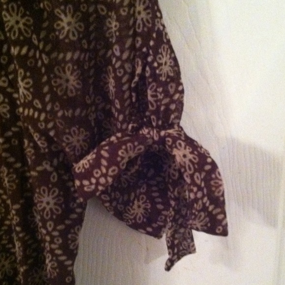 Brown flower print top - Picture 2 of 3