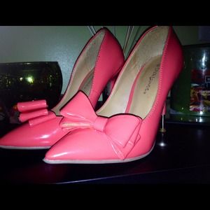 Coral Bow Heels 🎀