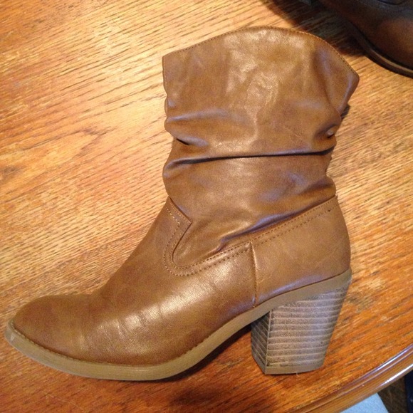 Boots - Picture 2 of 4