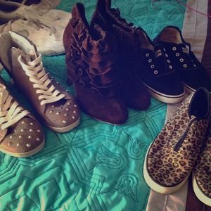 Bundle of 5 pair of shoes