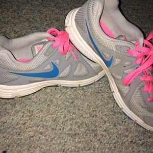 🎉FLASH SALE🎉 Nike Revolution 2 Sneakers!