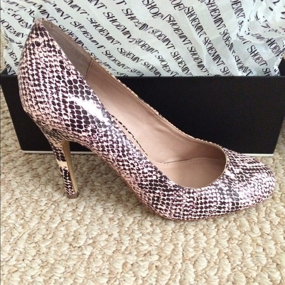 NWT Shoemint Rozemary Pink Snakeskin pattern heels - Picture 1 of 4
