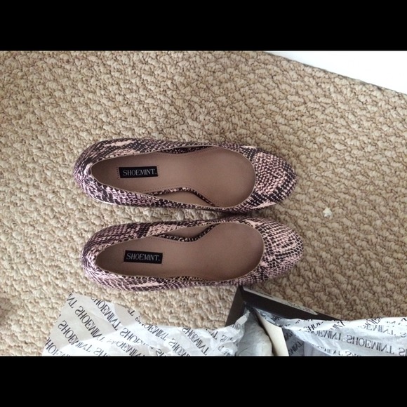 NWT Shoemint Rozemary Pink Snakeskin pattern heels - Picture 2 of 4