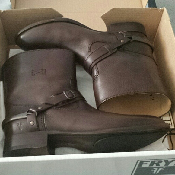 Brown FRYE Linsay spur boots (short) NWT
