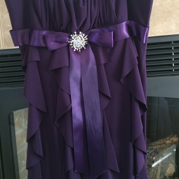 Holiday plum dress. - Picture 3 of 3