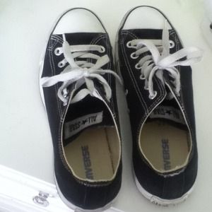 Black all star converse