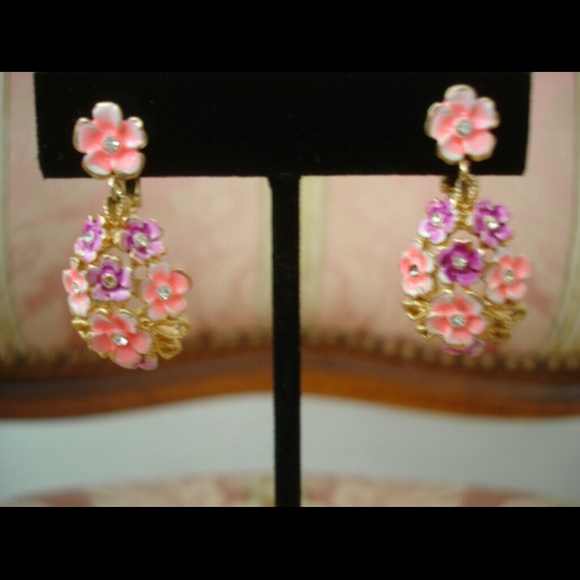 Vintage Pink Flower Enamel Earrings - Picture 2 of 4