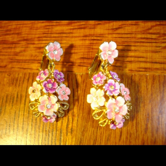 Vintage Pink Flower Enamel Earrings - Picture 3 of 4