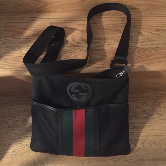 AUTH GUCCI black messenger bag, almost brand new! - Picture 3 of 4