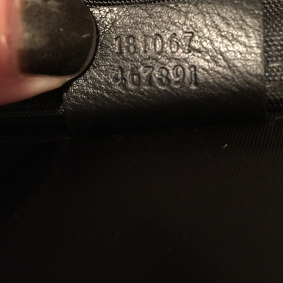 AUTH GUCCI black messenger bag, almost brand new! - Picture 2 of 4