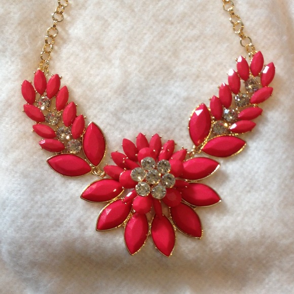 Jewelry - Magenta and Gold Statement Necklace with earrings