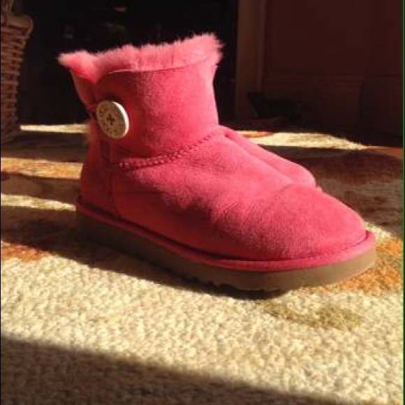 Pink short bailey button