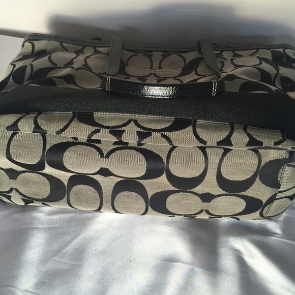 COACH BLACK LARGE TOTE💕 - Picture 4 of 4