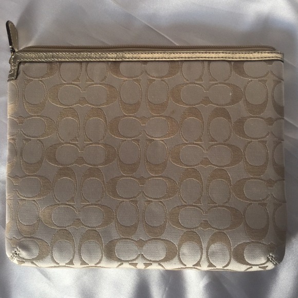 COACH iPAD CASE💕 - Picture 3 of 3