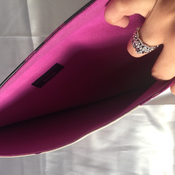 MARC JACOBS LAPTOP CASE💕 - Picture 3 of 3