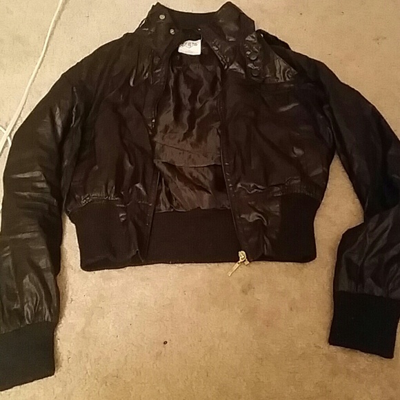 black jacket - Picture 2 of 4