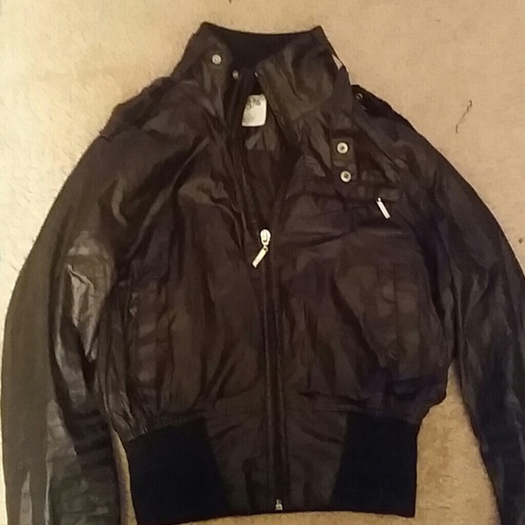 black jacket - Picture 3 of 4