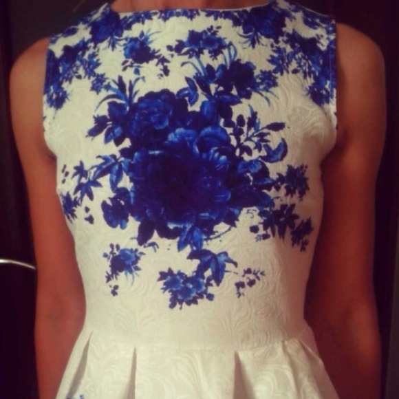 Sleeveless Porcelain Print Dress - Picture 2 of 4