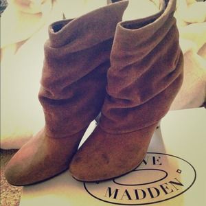 Steven madden low boot w heel
