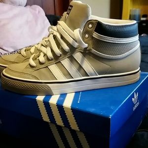 Size 7 Adidas (men)