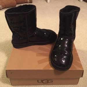 Black sequence uggs