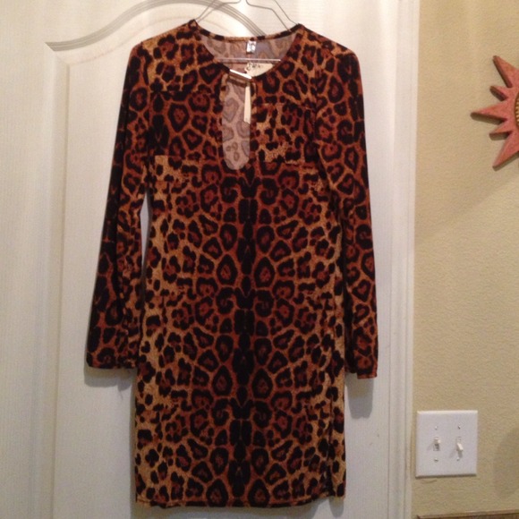 2 Dress Bundle. Super cute Leopard keyhole dress