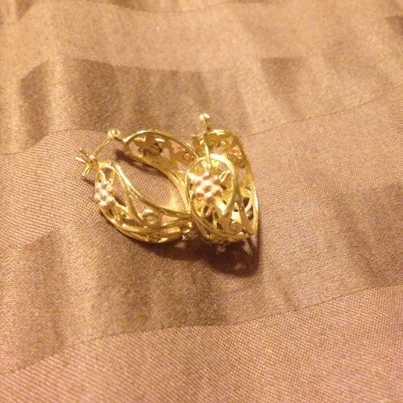 Gold pierced earrings