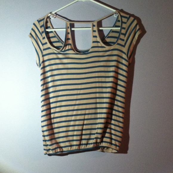 Stripped top from wet seal - Picture 2 of 3