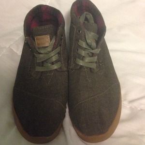 Excellent Condition TOMS