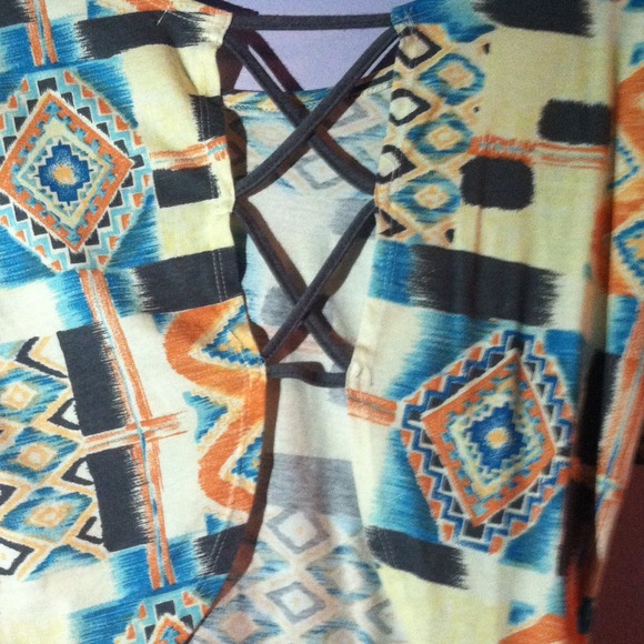 Tribal shirt from kirra - Picture 2 of 2