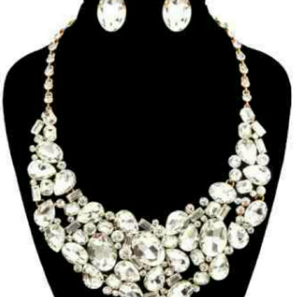 Necklace set and bracelet