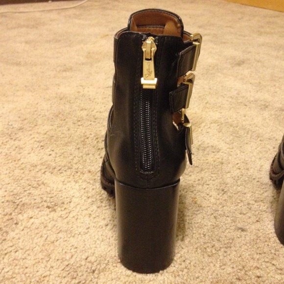 NEW Urban Outfitters, Report brand booties - Picture 4 of 4