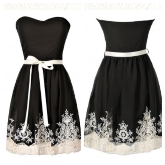 Black & Ivory Embroidered Sweetheart Dress