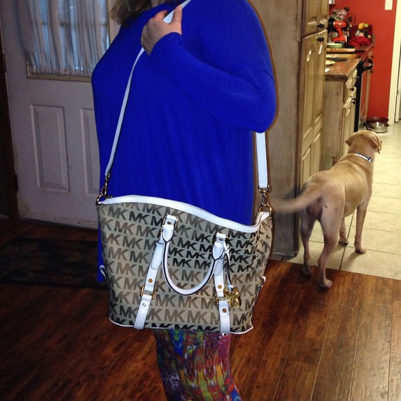 Tan Micheal Kors - Picture 2 of 3