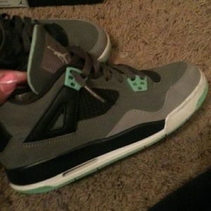 Retro 4 Jordans size 6