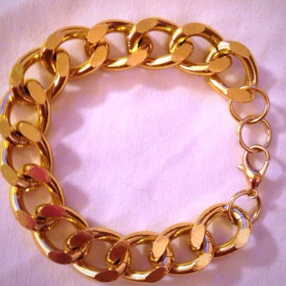 Gold chain bracelet
