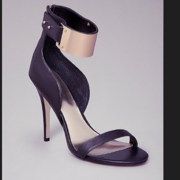🚫SOLD🚫Bebe Jayla Metal Cuff Heel Sandals Sz 6