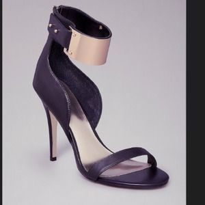 🚫SOLD🚫Bebe Jayla Metal Cuff Heel Sandals Sz 6