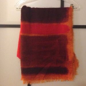Scarf in orange and red tones
