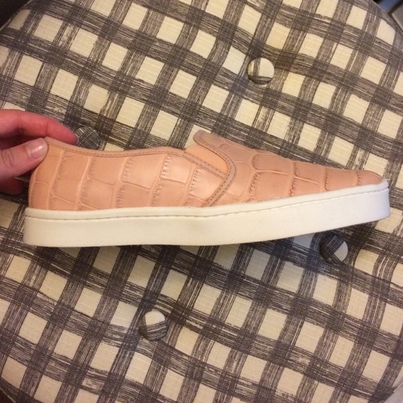 ⭐️LAST DAY!!⭐️Report Argo Blush Slip On Sneakers - Picture 4 of 4