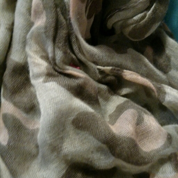 PRINTED SCARF! - Picture 2 of 2
