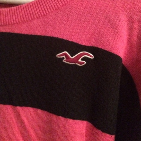 MAKE AN OFFER! Last chance! Hollister Sweater - Picture 2 of 4