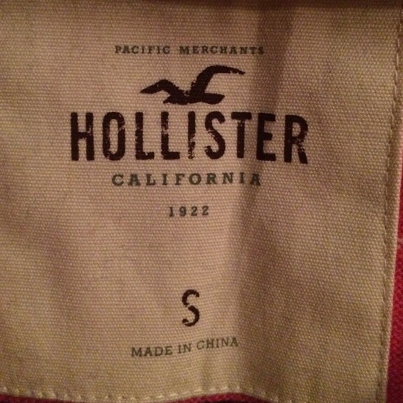 MAKE AN OFFER! Last chance! Hollister Sweater - Picture 3 of 4