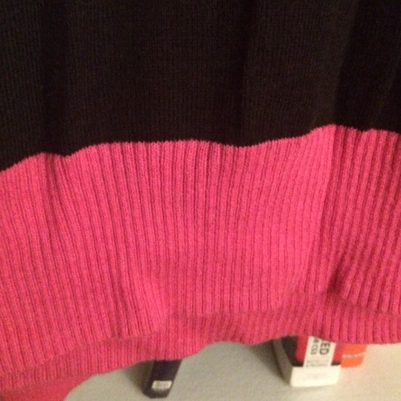 MAKE AN OFFER! Last chance! Hollister Sweater - Picture 4 of 4