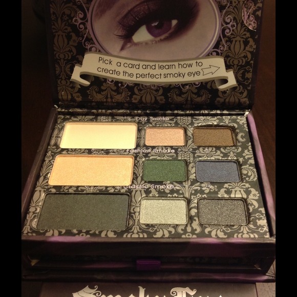 100% authentic brand new boxed smokey eye palette