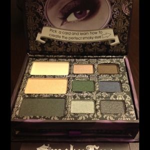 100% authentic brand new boxed smokey eye palette