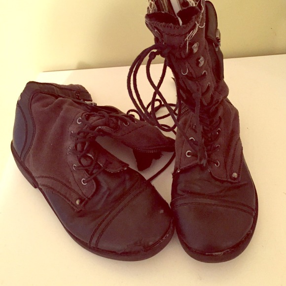 Combat boots