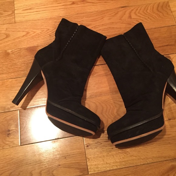 Authenic Uggs!!!!! New never worn!!!!