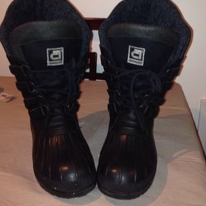Altimate winter boots with lining.