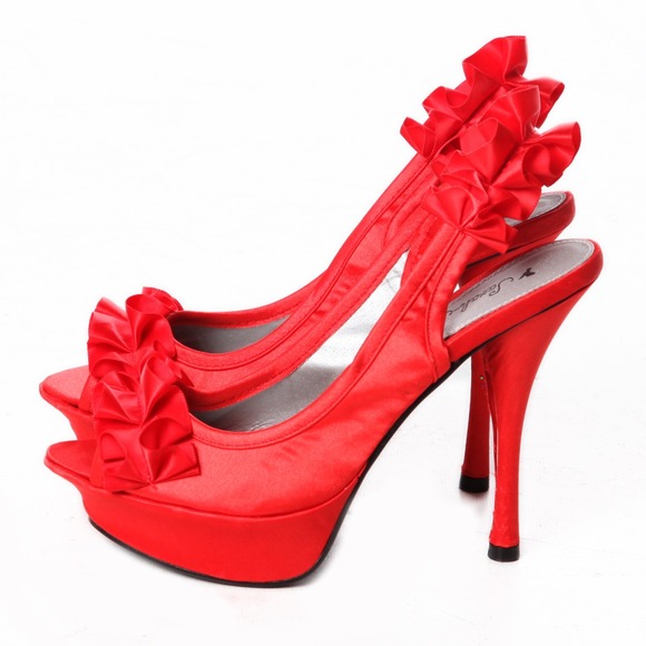 NEW! Sarah Jayne Satin Ruffle Pumps - Size 7.5